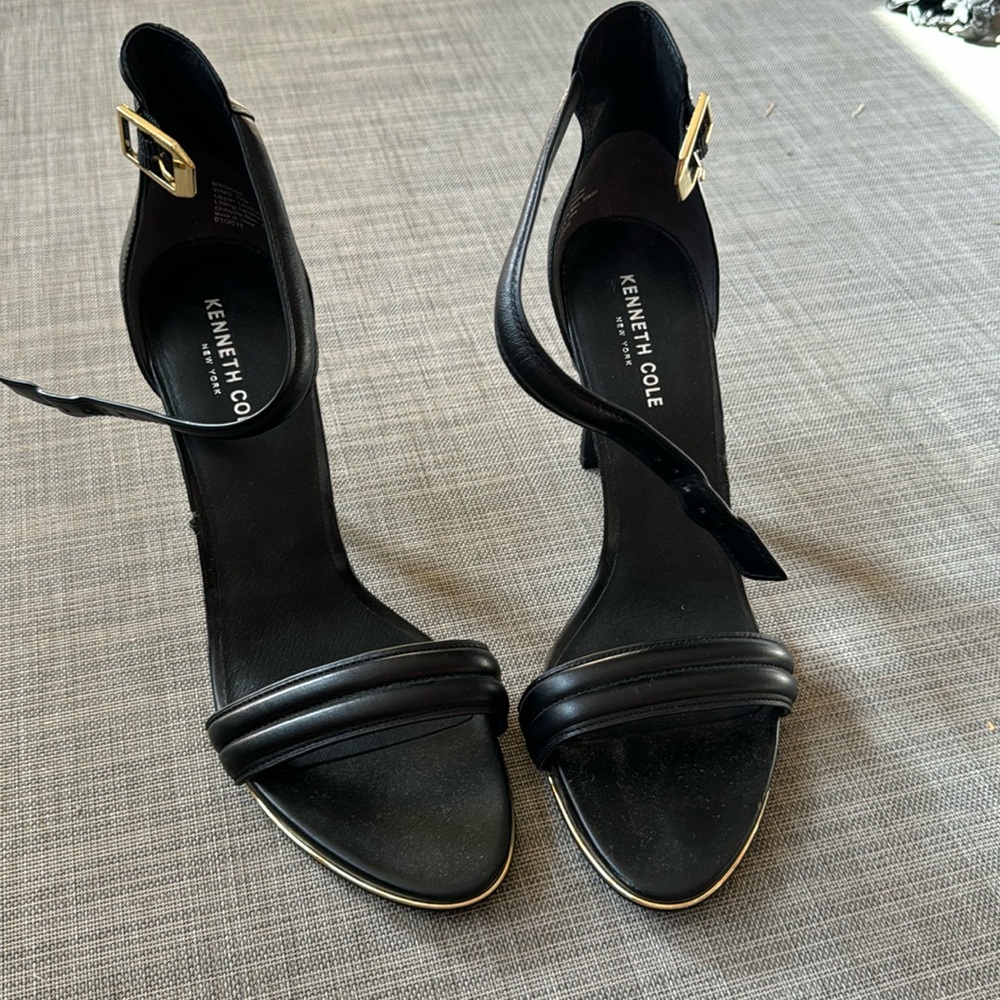 Black Kenneth Cole NY heels